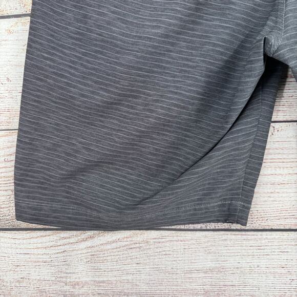 Travis Mathew Hybrid‎ Golf Shorts Men's Size 34 Gray/Black Striped - Picture 8 of 11